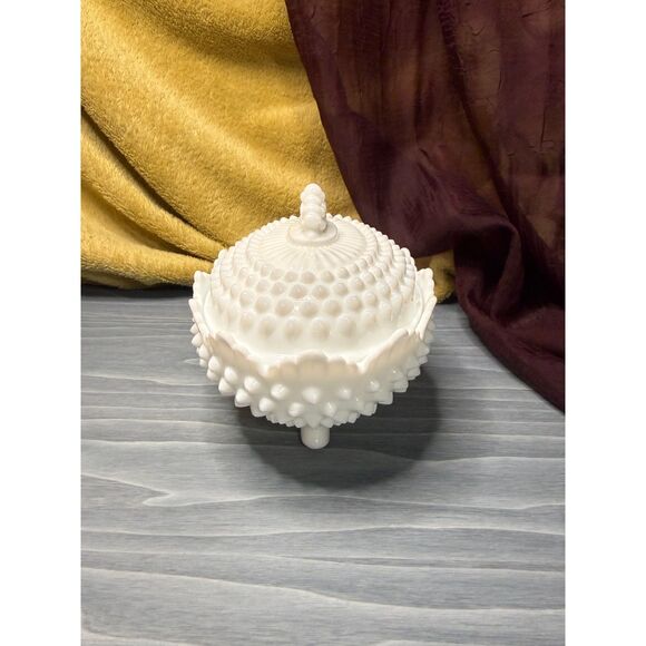 Vintage Oval L.E. Smith Style Milk Glass Hobnail Footed Covered Dish, 1950s–70s - Picture 2 of 8